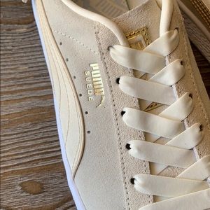 NWOT Puma Suede Varsity Bow